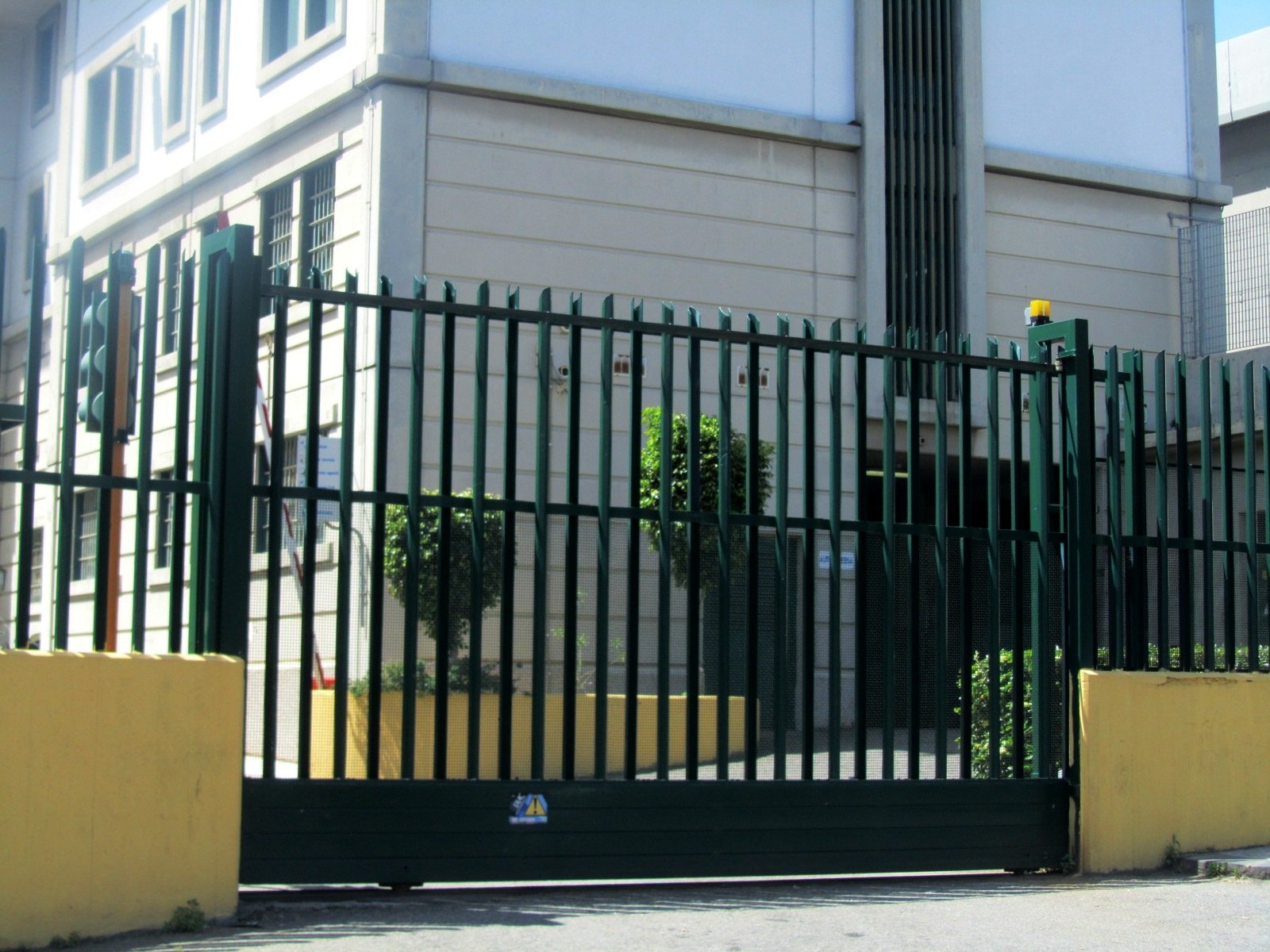 Carcere di Gazzi: telefoni cellulari e droga. Coinvolti detenuti ed agenti della Penitenziaria 2 Carcere di Gazzi Messina