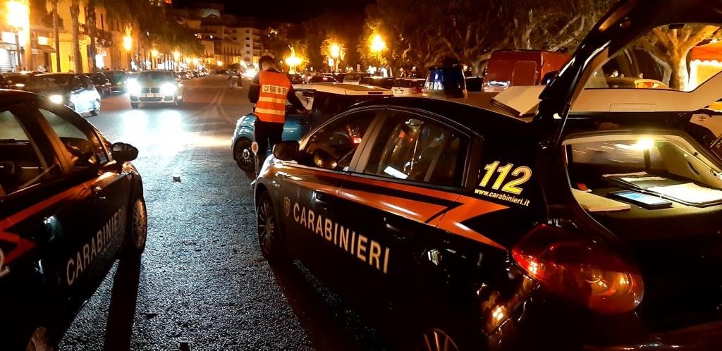 Carabinieri, 14 persone denunciate e 3 sorprese a bruciare rifiuti. Sospesa attività con lavoratori in nero 7 Reprtorio 2 CC. Milazzo Notte