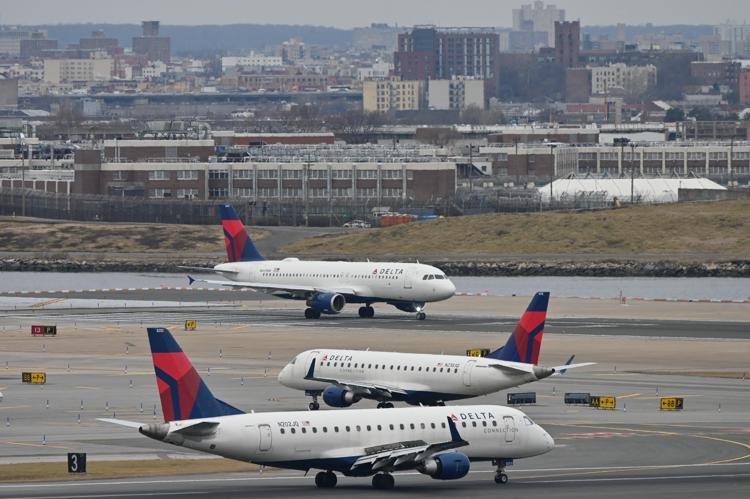Caro voli, in arrivo nuovi aumenti a Pasqua. Schifani: “Speculazioni” 1 aereo caro voli sicilia