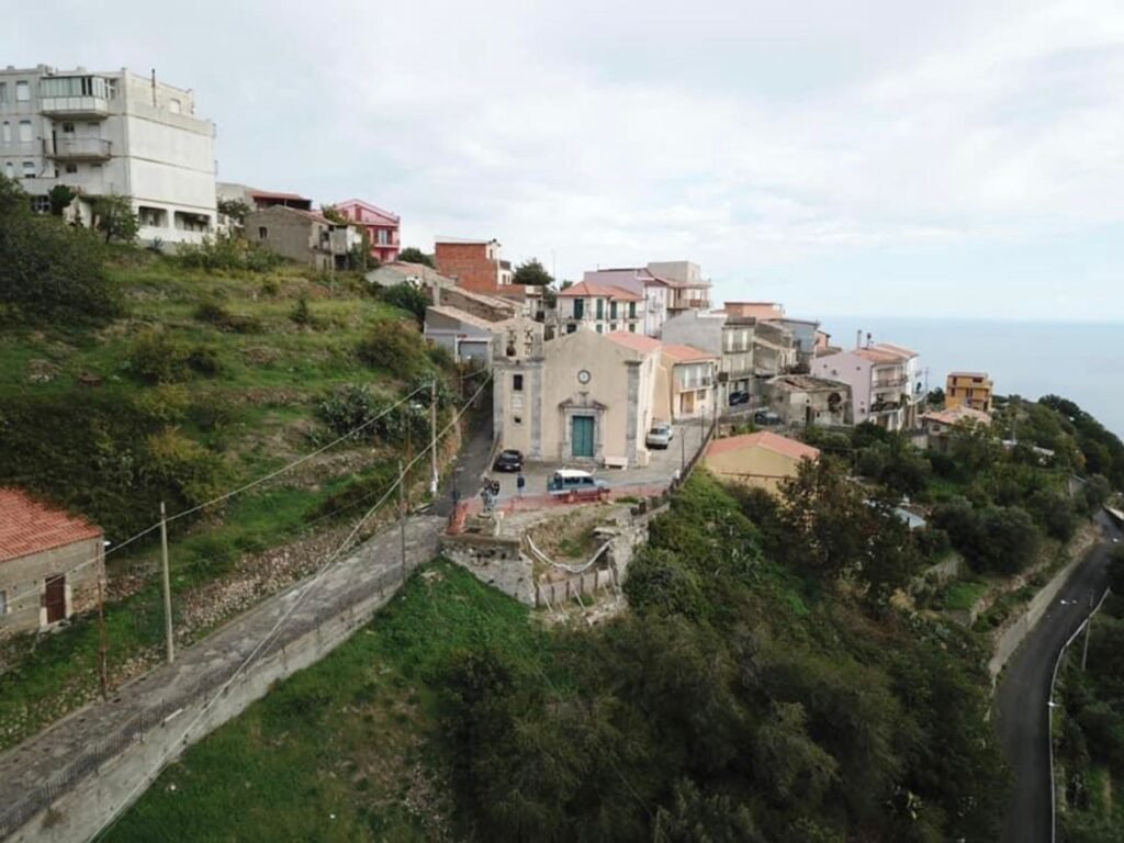 Frane, in gara il consolidamento del centro abitato di Alì. Schifani: «Lavoriamo per riqualificare i quartieri storici» 5 ali 11