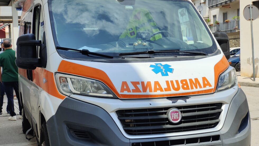 Morto mentre era al lavoro in supermercato, eseguita autopsia 1 ambulanza santagata militello
