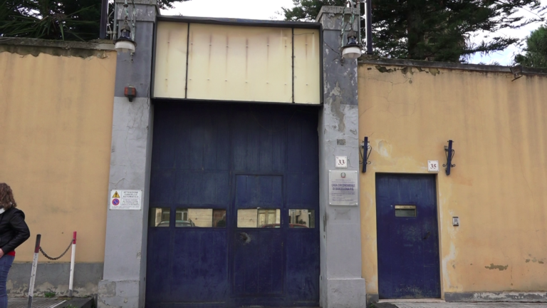 Sequestrati telefoni e aggrediti 6 agenti nel Carcere di Barcellona P.G.