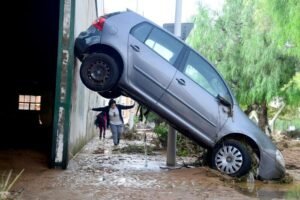 UNA TRAGEDIA - Oltre 70 morti in Spagna per le piogge torrenziali. Una testimone a Valencia: "Il fiume straripato, uno tsunami" - FOTO 18 dana spagna 12