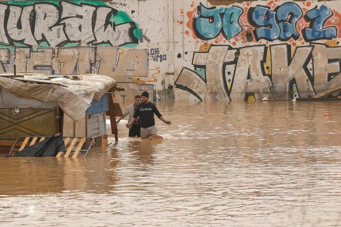UNA TRAGEDIA - Oltre 70 morti in Spagna per le piogge torrenziali. Una testimone a Valencia: "Il fiume straripato, uno tsunami" - FOTO 12 dana spagna 14