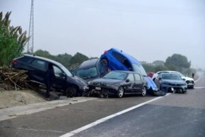 UNA TRAGEDIA - Oltre 70 morti in Spagna per le piogge torrenziali. Una testimone a Valencia: "Il fiume straripato, uno tsunami" - FOTO 16 dana spagna 17