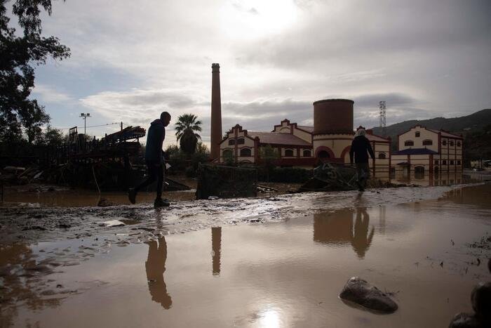UNA TRAGEDIA - Oltre 70 morti in Spagna per le piogge torrenziali. Una testimone a Valencia: "Il fiume straripato, uno tsunami" - FOTO 11 dana spagna 19