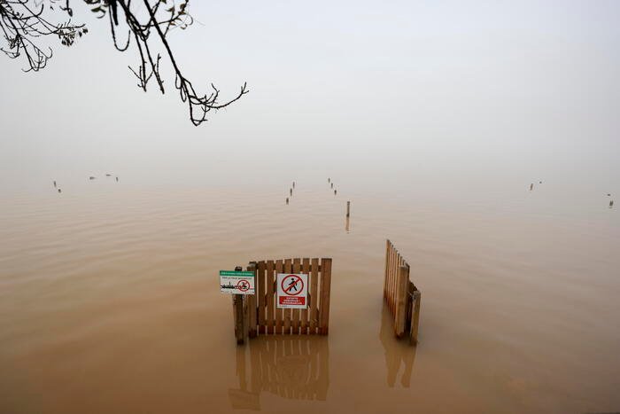 UNA TRAGEDIA - Oltre 70 morti in Spagna per le piogge torrenziali. Una testimone a Valencia: "Il fiume straripato, uno tsunami" - FOTO 13 dana spagna 21