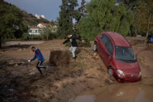 UNA TRAGEDIA - Oltre 70 morti in Spagna per le piogge torrenziali. Una testimone a Valencia: "Il fiume straripato, uno tsunami" - FOTO 19 dana spagna 9