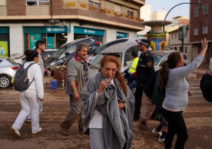 UNA TRAGEDIA - Oltre 70 morti in Spagna per le piogge torrenziali. Una testimone a Valencia: "Il fiume straripato, uno tsunami" - FOTO 5 dana spagna