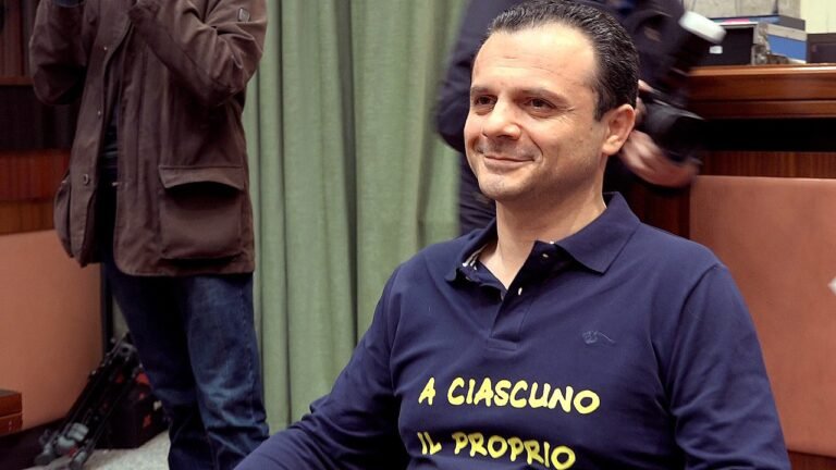 De Luca, lo show è finito senza risposte. Due anni di nostre domande nel deserto. Ora che le pone Rizzo Nervo, De Luca risponderà?