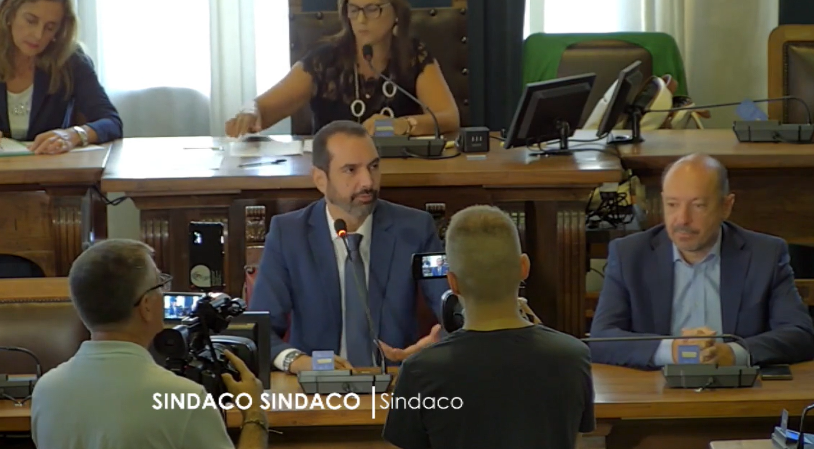 Dimissioni DG AMAM: maggioranza la butta in politica. "L'acqua è inquinata" dicono gli amministratori di condominio. Basile si assenta e parla di "pressioni". Ma quella che manca è quella dell'acqua 4 de luca amam