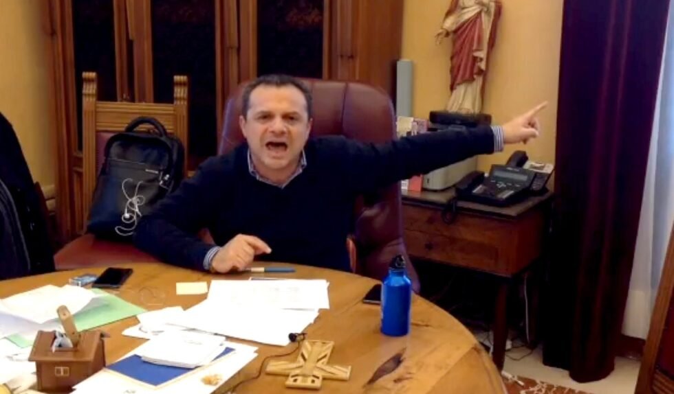 Messina letta da De Luca: un verminaio fatto di conti falsi e violazioni di legge. Senza un "salvaMessina" la città è al dissesto. 1 de luca diretta