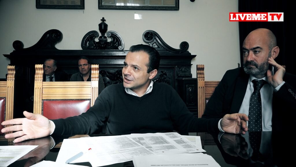 Messina letta da De Luca: un verminaio fatto di conti falsi e violazioni di legge. Senza un "salvaMessina" la città è al dissesto. 2 de luca stratega 1