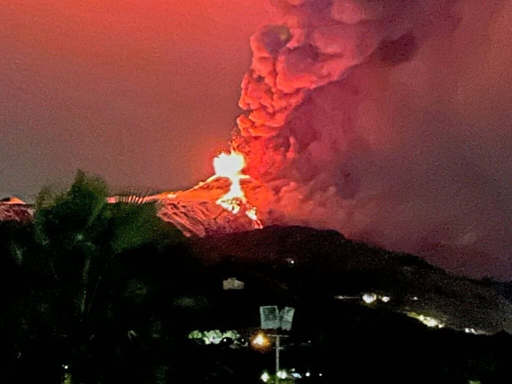 Ingv, attività stromboliana al cratere di Sud-Est dell'Etna 3 etna3