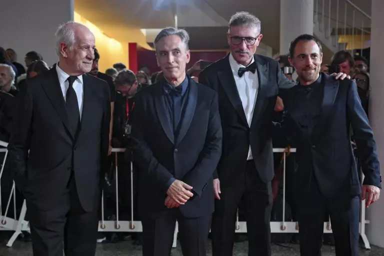 'Iddu' divide Castelvetrano, film sul boss al teatro