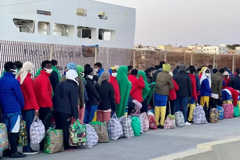 Migranti: sbarchi a Lampedusa, arrivati in mille in 24 ore