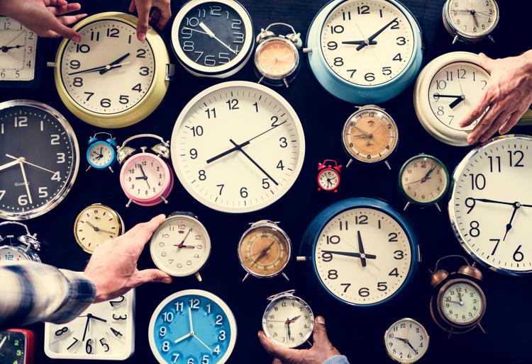 Ora solare, ecco perché i costi superano i benefici: la denuncia del Codacons 1 orologi 123rf