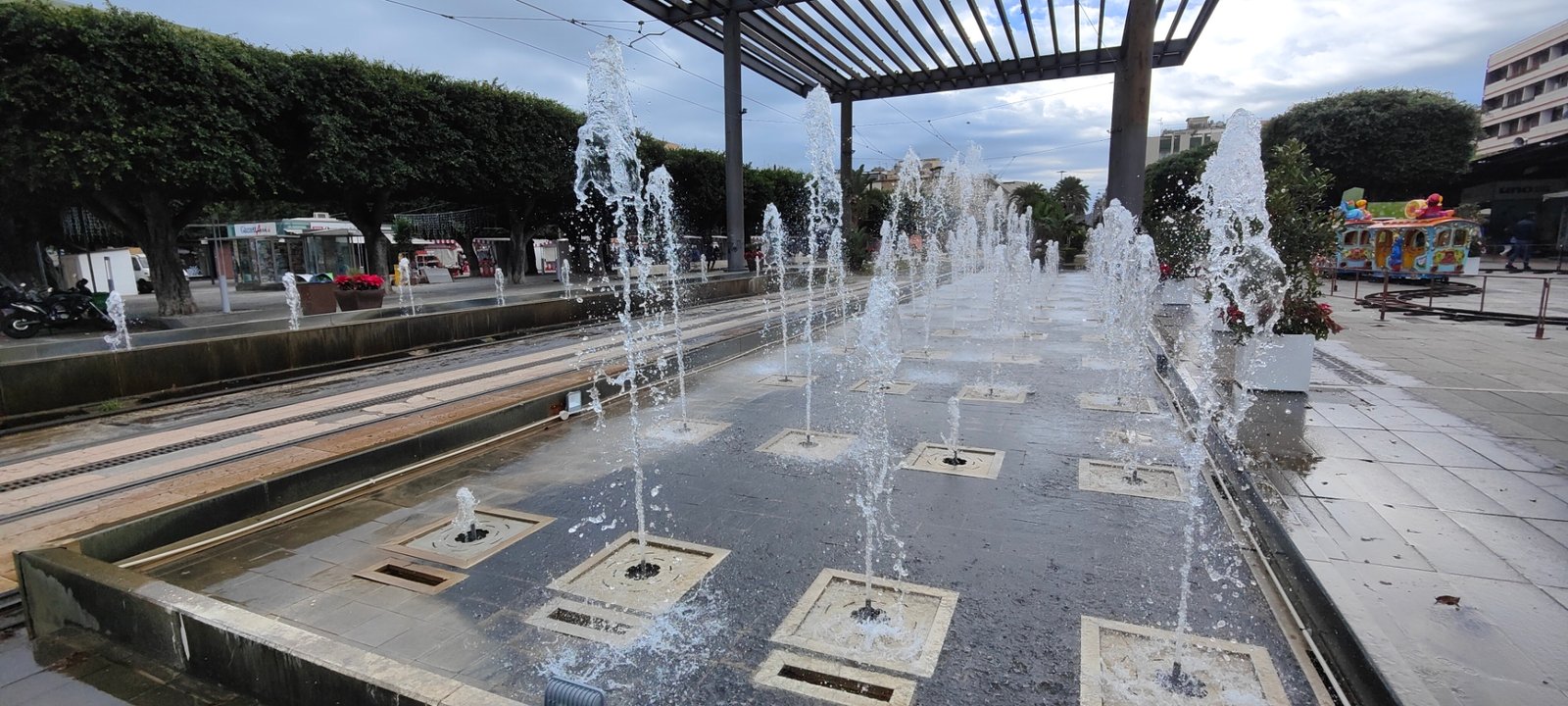 Sabato 7 Dicembre medici del dipartimento prevenzione medico dell’ASP Messina a Piazza Cairoli per informare sui corretti stili di vita e fattori di rischio per malattie croniche degenerative. Eseguite Vaccinazioni anti papilloma virus ed Influenzale. 5 piazza cairoli2