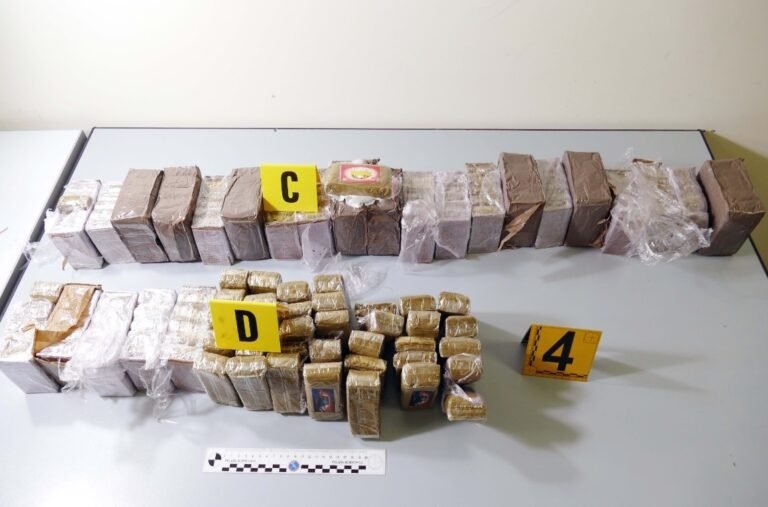 ANTIDROGA MESSINA. 37 KG DI HASHISH, 2 PISTOLE CLANDESTINE E MUNIZIONI NASCOSTI IN UN’AUTO DI LUSSO. LA POLIZIA DI STATO ARRESTA 50ENNE PALERMITANO. INDAGATO 26ENNE SRILANKESE, IN POSSESSO DI 100 GRAMMI DI MARIJUANA