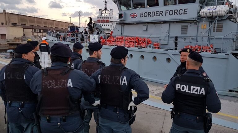 Naufragio migranti, in corso ricerche 40 dispersi
