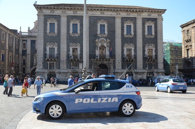 Colpi di arma da fuoco a Catania, Marano (M5s) presenta interrogazione urgente: “La misura è colma, intervenga il Viminale” 3 Volanti Polizia Catania - REPERTORIO