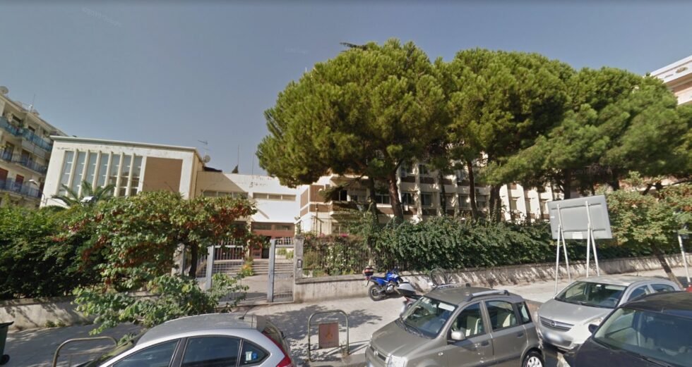 La svolta - Chiuse indagini su professore dello Jaci accusato di sesso con minorenni: cinque minori accusati di estorsione 1 tribunale minori