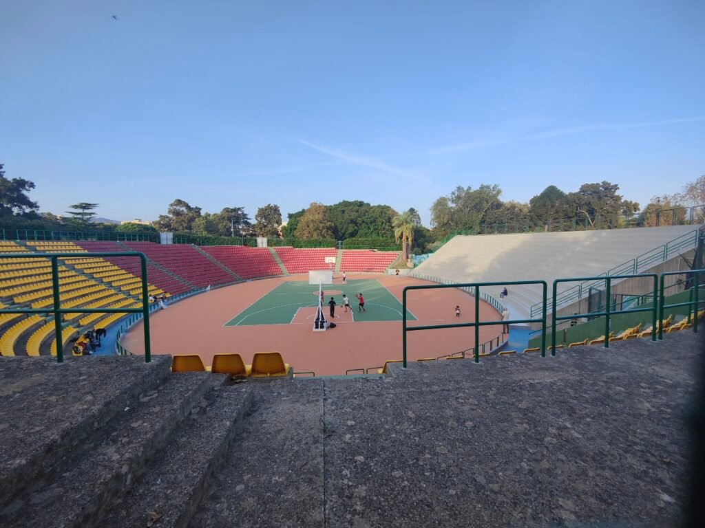 Cartellone estivo, la prima è un flop: spettatori beffati al Giardino Corallo per un evento fantasma 3 Arena villa dante