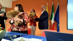 VIDEO - Spadafora (Me) - Presentato il progetto "AttivaMente - Benessere in Comune". Sportello di ascolto e di attività condivise 3 vlcsnap 2024 10 01 20h27m47s489