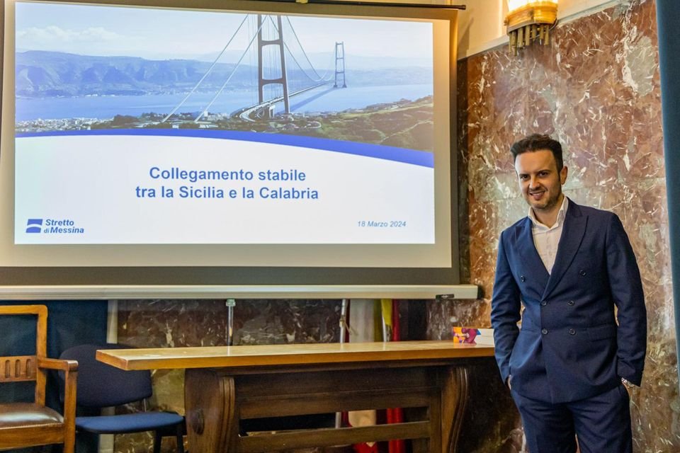 Il consigliere Oteri passa (adesso si) a Prima L'Italia - Lega e diviene capogruppo 1 Cosimo Oteri Prima lItalia