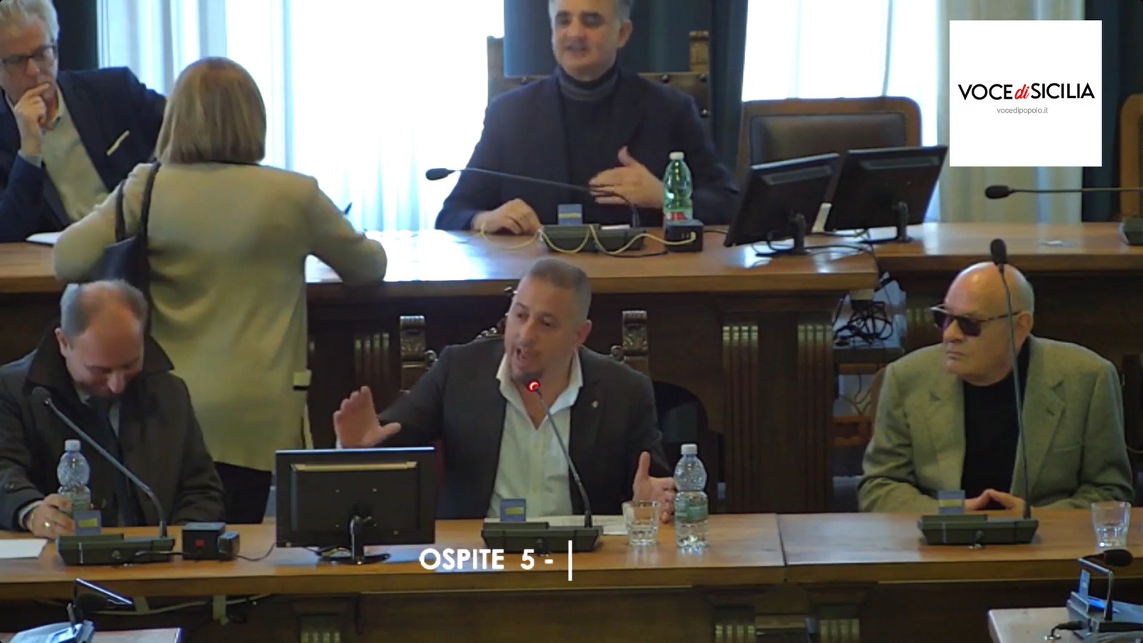 Sequenza 13.00 00 12 04.Immagine003