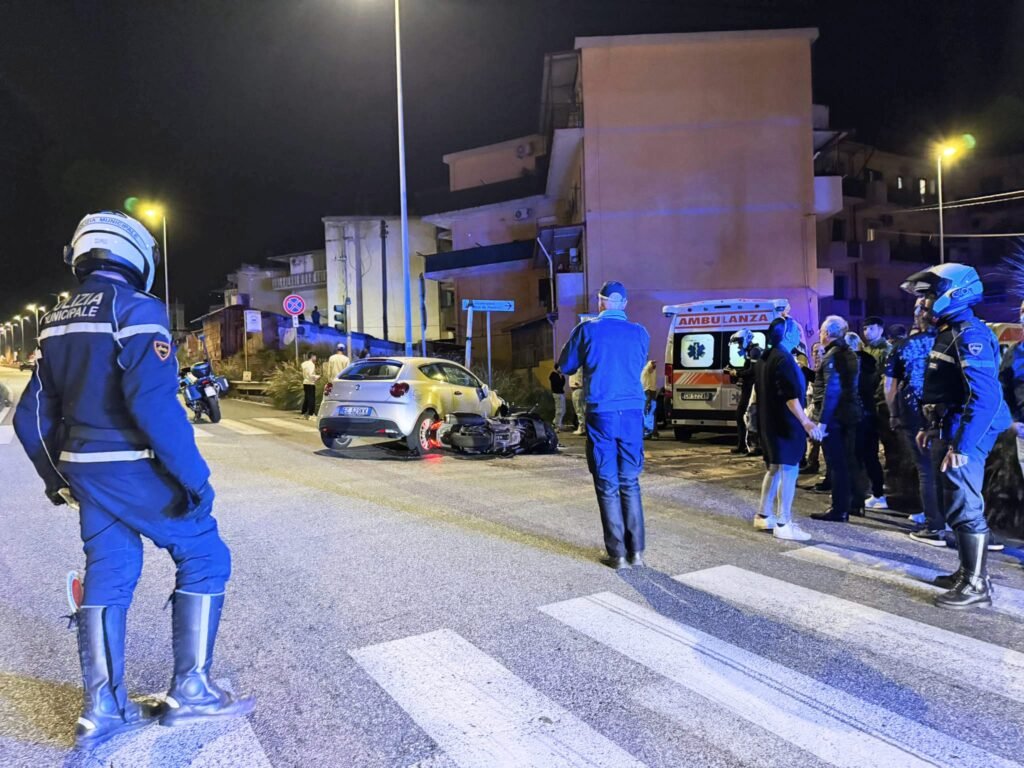 Messina - Viale Giostra, grave incidente. Un ragazzo ed una ragazza in codice rosso 6 WhatsApp Image 2024 11 11 at 19.50.53