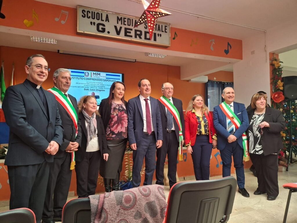 VISITA ISTITUZIONALE DEL DIRIGENTE USR Sicilia - Messina LEON ZINGALES A SPADAFORA. Accolto dal Sindaco Lillo Pistone 4 VISITA ISTITUZIONALE DEL DIRIGENTE USR Sicilia - Messina LEON ZINGALES A SPADAFORA. Accolto dal Sindaco Lillo Pistone