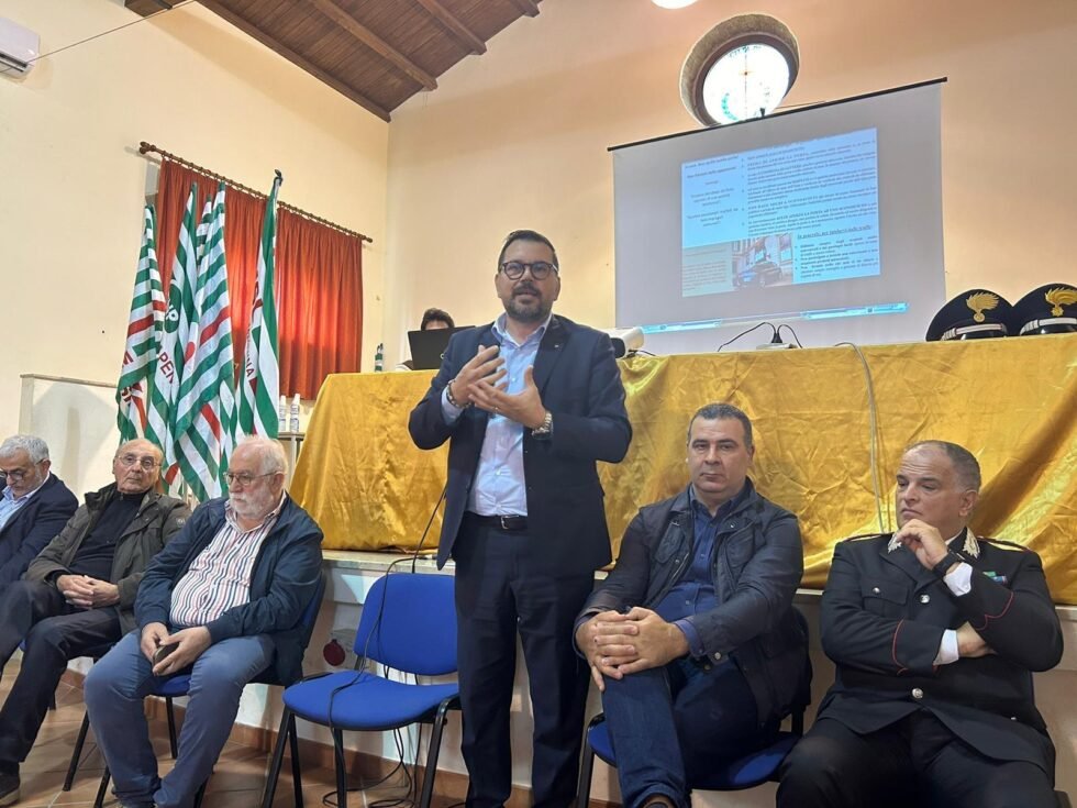 Truffe agli anziani, l’iniziativa di sensibilizzazione avviata dalla Cisl Messina in collaborazione con il Comando Provinciale Carabinieri di Messina ha fatto tappa a Barcellona Pozzo di Gotto 1 cisl cc anziani bpdg 10