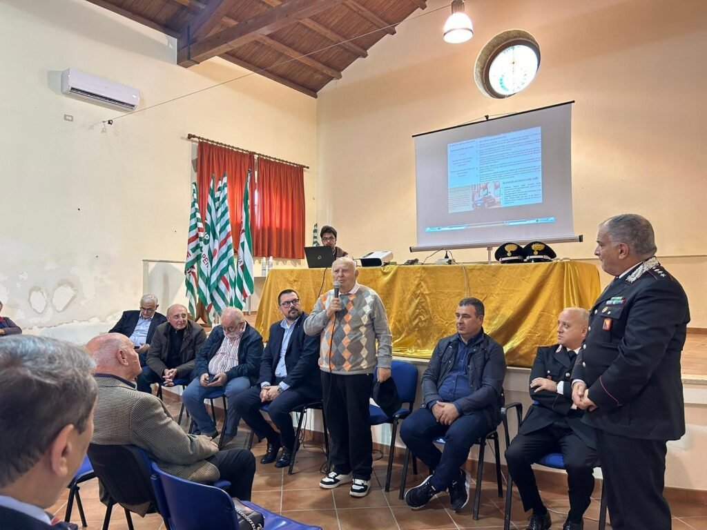 Truffe agli anziani, l’iniziativa di sensibilizzazione avviata dalla Cisl Messina in collaborazione con il Comando Provinciale Carabinieri di Messina ha fatto tappa a Barcellona Pozzo di Gotto 4 cisl cc anziani bpdg 5