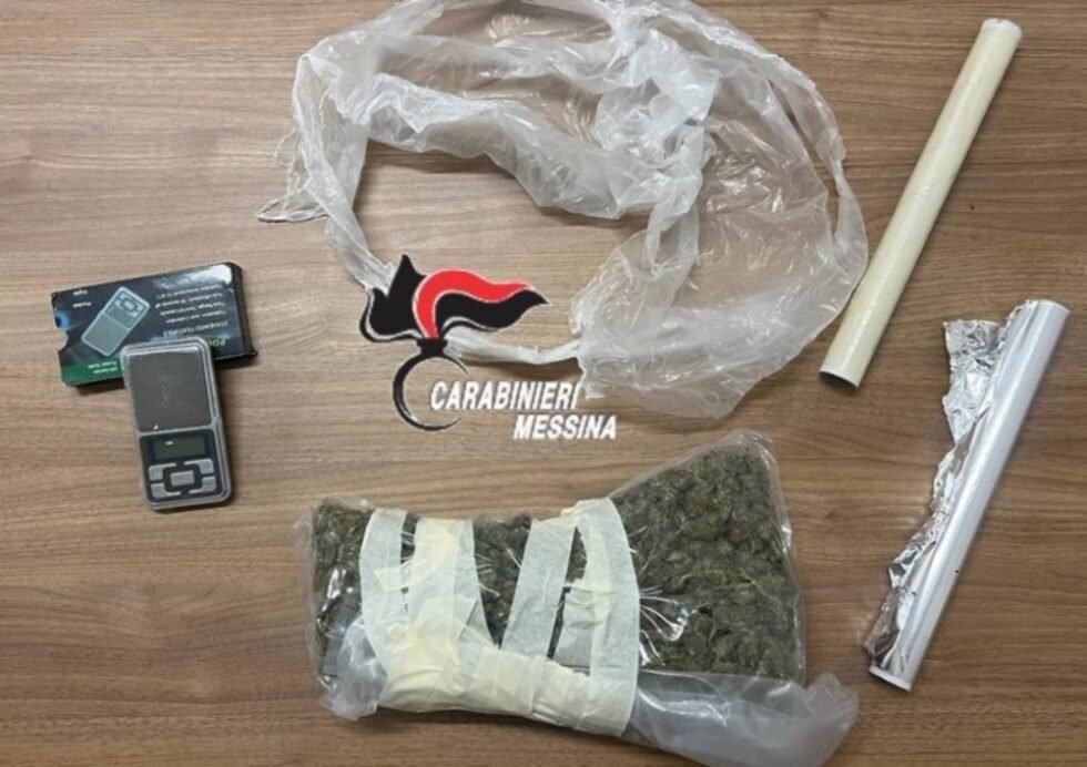 Sant’Alessio Siculo (ME): Droga nascosta in casa nel cuscino del divano. 61enne arrestato dai Carabinieri. 1 foto1