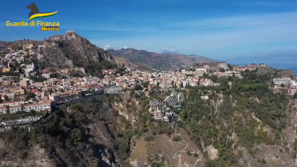 GdF: SPROPORZIONE TRA I REDDITI DICHIARATI E IL PATRIMONIO DISPONIBILE. CONFISCATI BENI DI PROVENIENZA ILLECITA PER QUASI 400MILA EURO 1 gdf taormina 2
