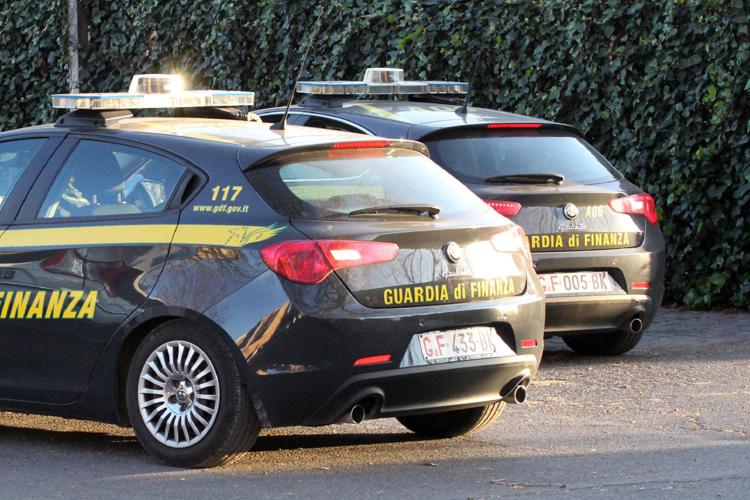 Fatture false per 1,3 miliardi di euro: maxi operazione in Italia e all'estero 1 gdf finanza auto fg