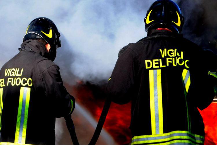 Napoli, tragedia nella notte: giovane morta in rogo di un b&b 1 incendio vigili fuoco fg