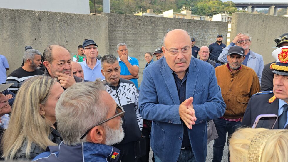 Messina - Giostra, Mercatino domenicale sospeso. Composta protesta ed intervento domenicale dell'assessore Finocchiaro 1 mercato domenica protesta 2