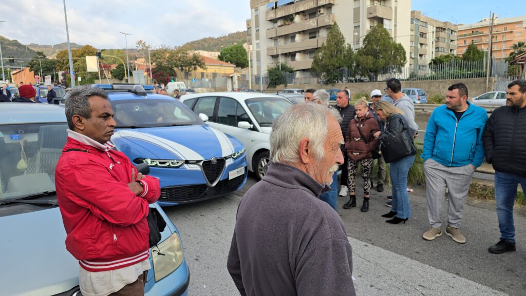 Messina - Giostra, Mercatino domenicale sospeso. Composta protesta ed intervento domenicale dell'assessore Finocchiaro 5 mercato domenica protesta 6