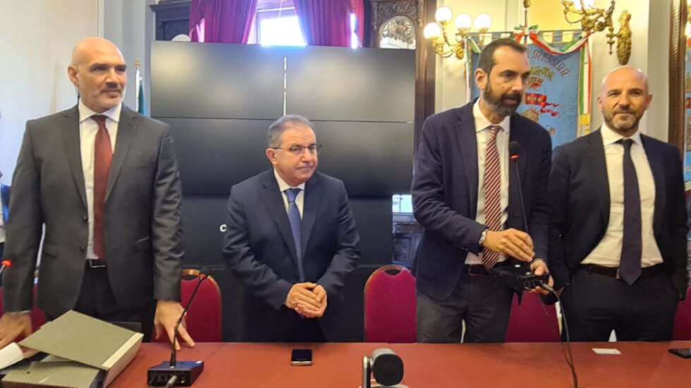 Messina in fondo a tutte le classifiche e chi la governa si autopremia con "mega indennità"! 1 Da sin. La Malfa Campagna Basile e Puccio1