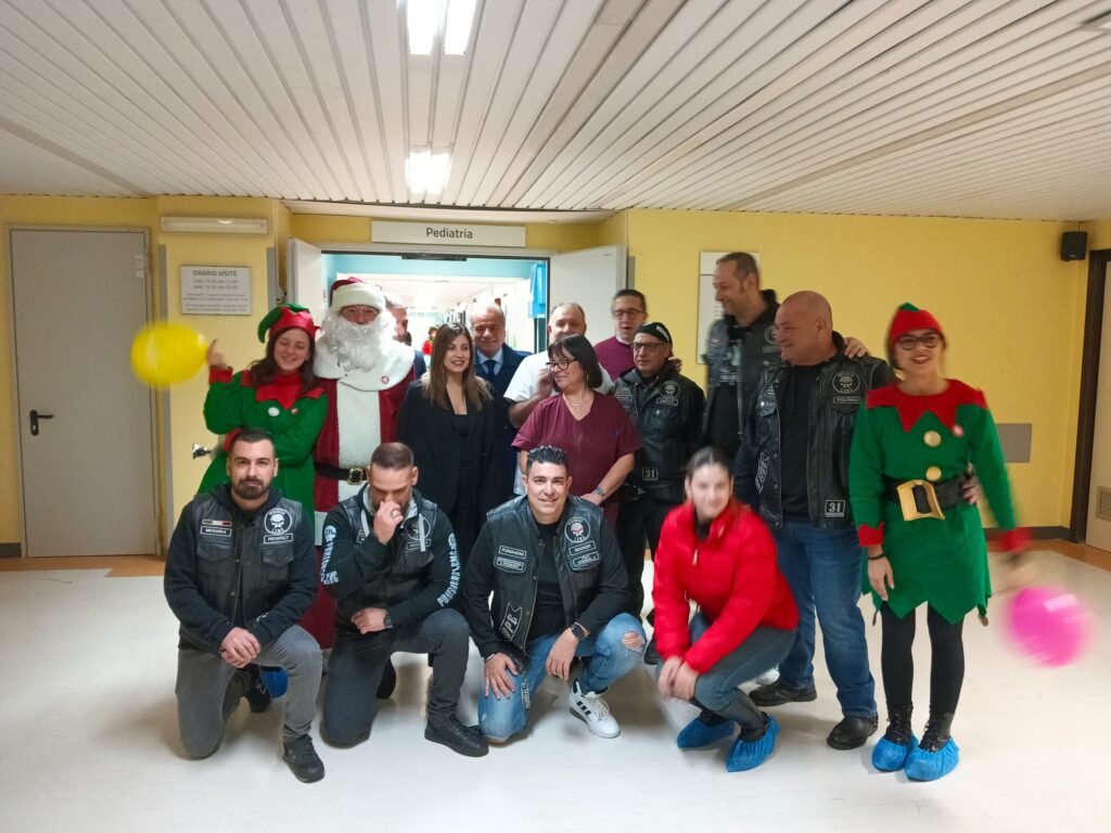 I Punishers Law Enforcement Motorcycle Club portano doni ai bambini del reparto di Pediatria dell’Ospedale Papardo di Messina 2 WhatsApp Image 2024 12 15 at 12.44.311