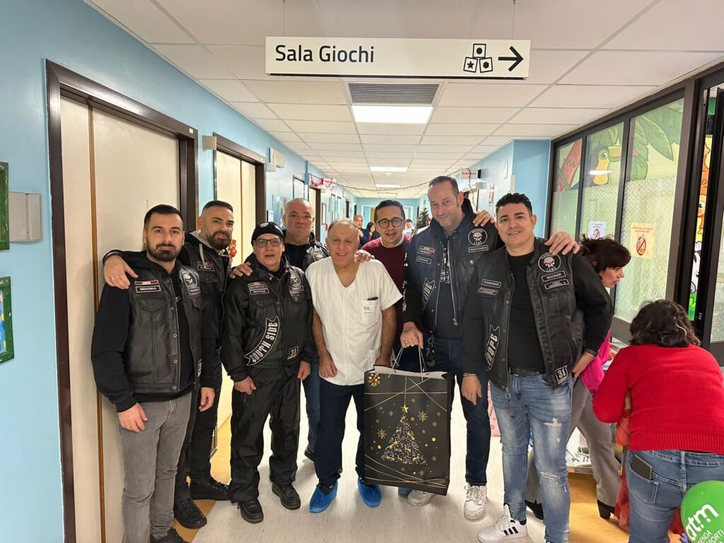 I Punishers Law Enforcement Motorcycle Club portano doni ai bambini del reparto di Pediatria dell’Ospedale Papardo di Messina 4 WhatsApp Image 2024 12 15 at 12.44.331
