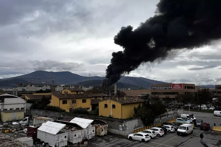 Esplosione Calenzano, trovati i corpi di due dispersi: sale a 4 il bilancio dei morti 1 Esplosione Calenzano, trovati i corpi di due dispersi