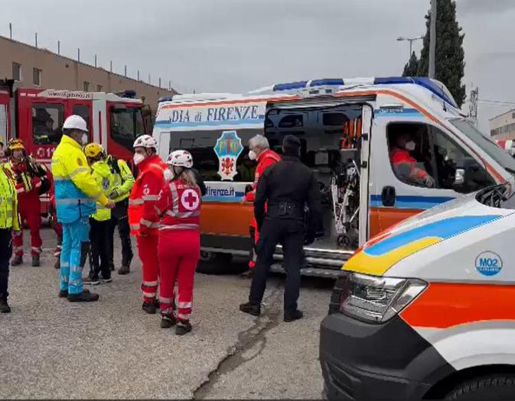 Esplosione a Calenzano, morti e feriti. Il momento del boato, i danni, la paura 3 calenzano fermo