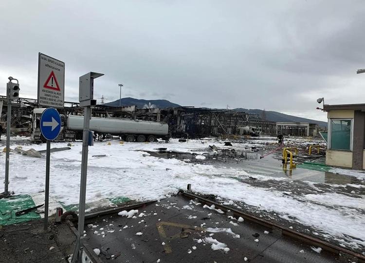 Esplosione Calenzano, trovati i corpi di due dispersi: sale a 4 il bilancio dei morti 2 Esplosione Calenzano, trovati i corpi di due dispersi