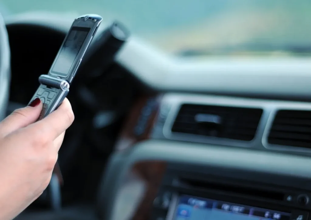 Da oggi in vigore il Nuovo Codice della Strada, super-stretta per alcol e telefono al volante 2 codice strada telefono