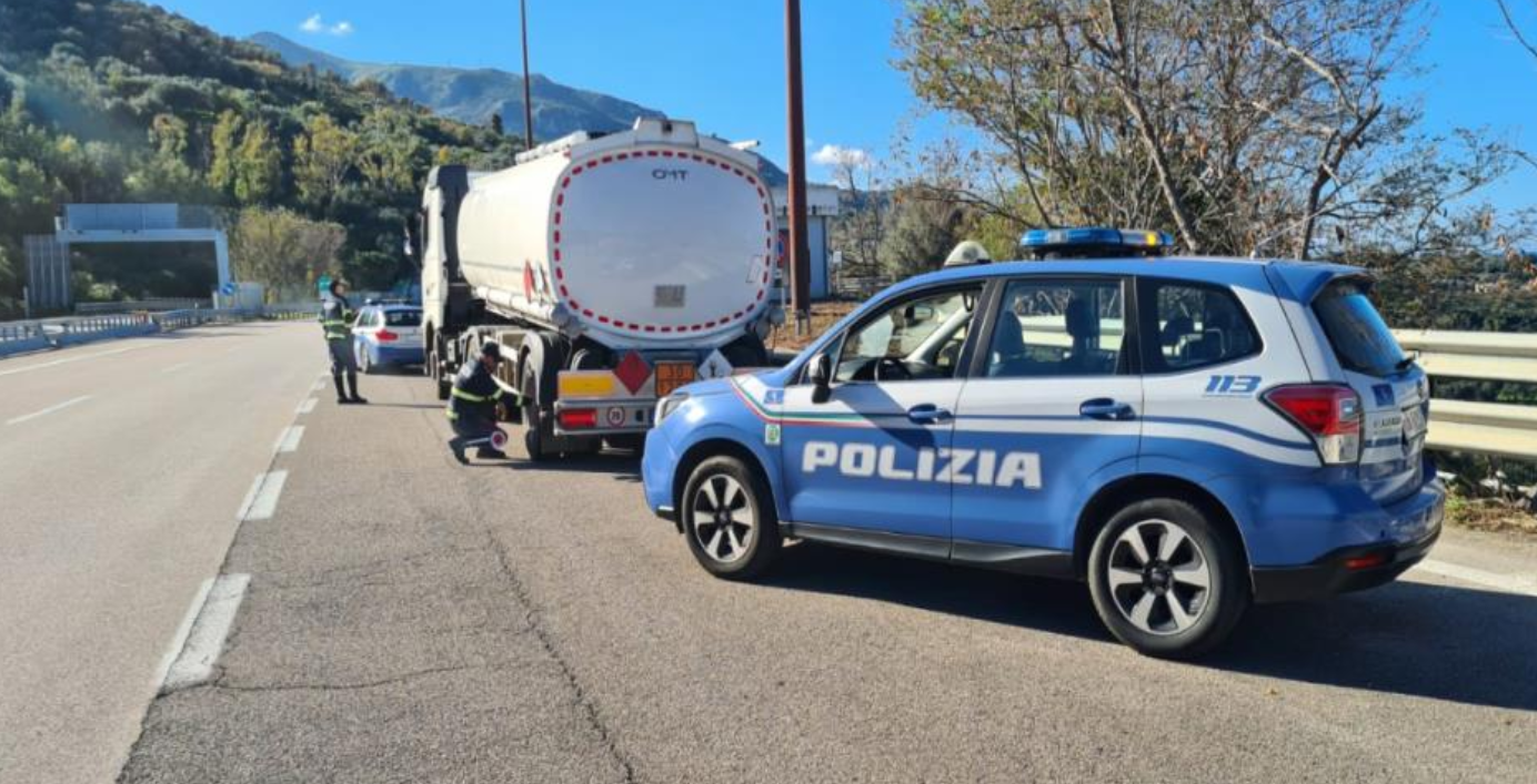 A ZIG - ZAG SULL’A/20 MESSINA - PALERMO. CAMIONISTA UBRIACO CON CARICO INFIAMMABILE FERMATO DALLA POLIZIA STRADALE 6 image 4