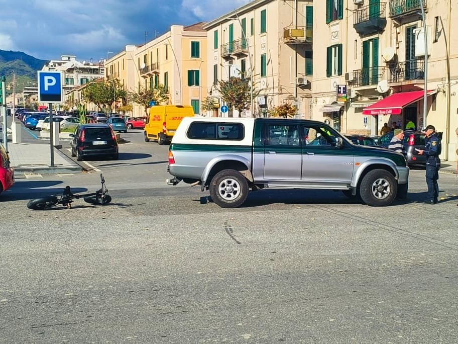 Incidente in viale Europa: frattura ad una gamba per un ciclista 1 incidente viale europa bicicletta elettrica
