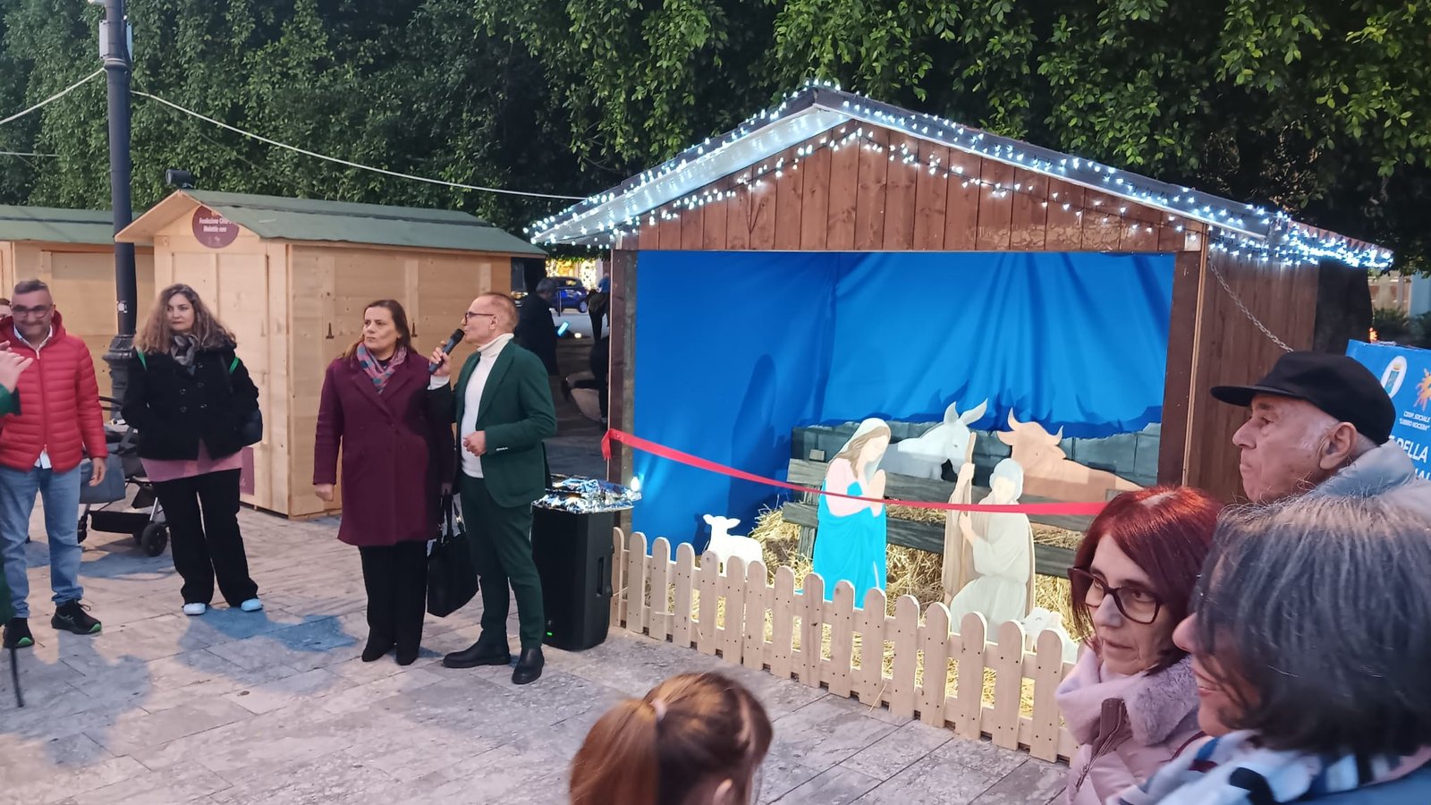 Reggio, inaugurato il presepe dell’inclusione: in Piazza Duomo l’arte del Centro Armonia illumina il Natale - FOTO 7 presepe coop libero nocera centro armonia 4